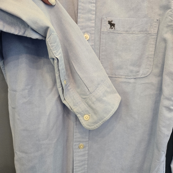 Abercrombie & Fitch Large Muscle Fit Men's Shirt - Picture 2 of 4